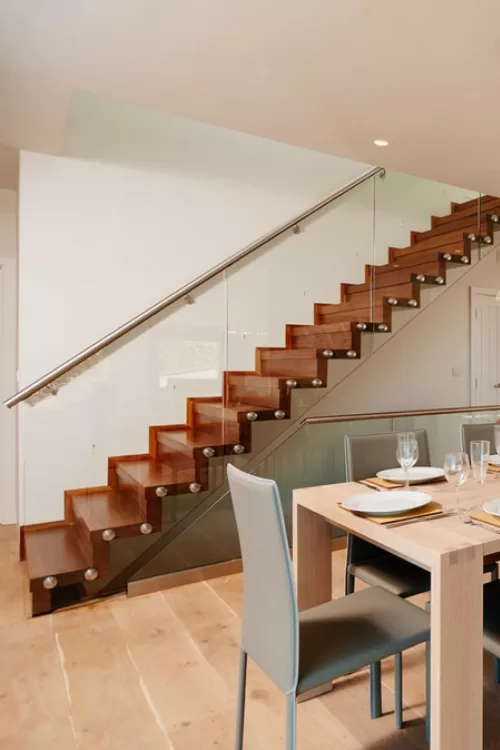 Cantilever staircase scaled
