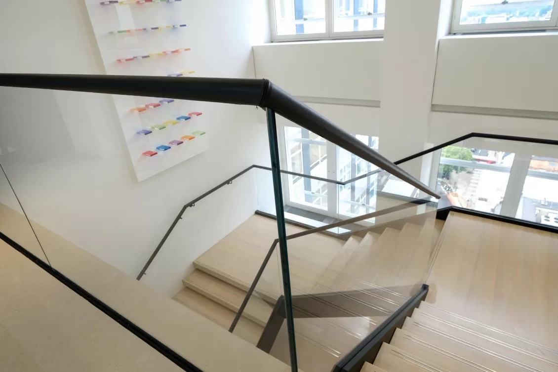 Balustrade glass handrails